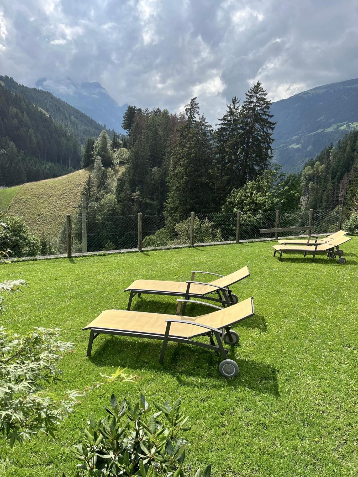 Natur Zeit - Alpine Garden Apartments Mayrhofen Exterior foto